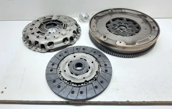 BMW X1 E84 Clutch set kit 7637279 21217637279 7603849