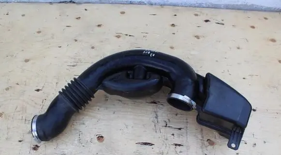 Subaru XV I Air filter cleaner box bracket assembly 