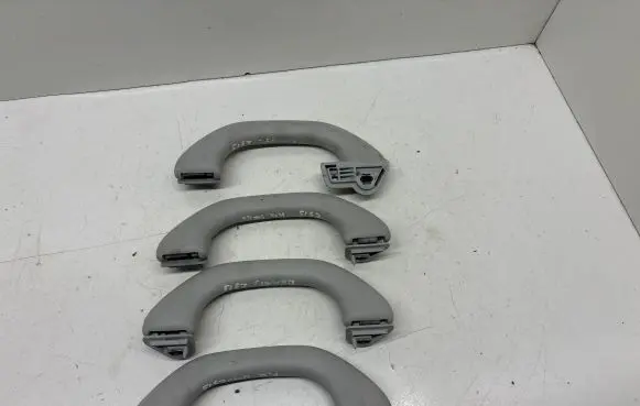 Volkswagen Polo IV 9N3 Front interior roof grab handle 6N0857607T
