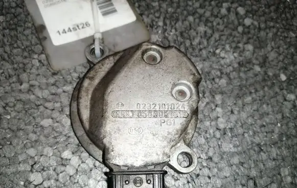 Volkswagen PASSAT B5 Camshaft speed sensor 0232101024 058905161B