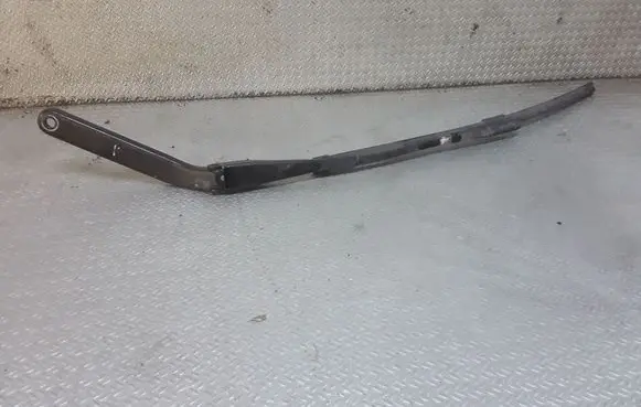 BMW 1 E81 E87 Front wiper blade arm 61617169