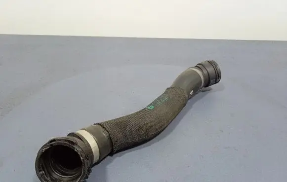 BMW X3 E83 Engine coolant pipe/hose 8596053
