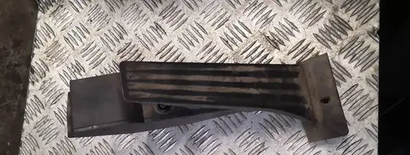 Accelerator throttle pedal