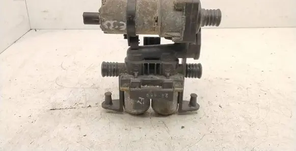 BMW 5 E39 Coolant heater control valve 8374994 1147412135
