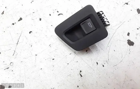 Volkswagen PASSAT B8 Tailgate/trunk/boot open switch 