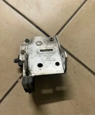 BMW 5 F10 F11 Radiator mount bracket 718651309