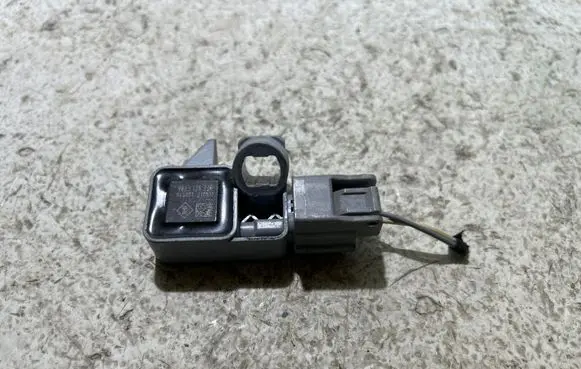 Renault Megane III Airbag deployment crash/impact sensor 988312833R 045804210512