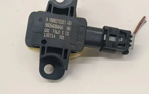 Mercedes-Benz ML W166 Airbag deployment crash/impact sensor A1668210351