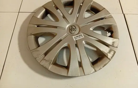 Toyota Auris 150 R15 wheel hub/cap/trim 