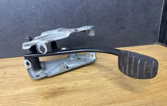 Opel Vivaro Brake pedal