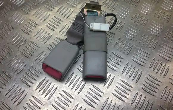 Lexus GS 300 350 430 450H Rear seatbelt buckle E034501 E519005 E063002