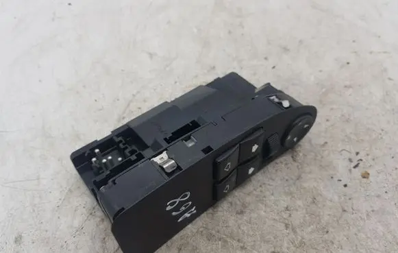 BMW 5 E39 Electric window control switch 8368988