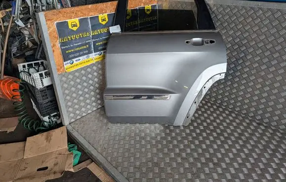 Jeep Grand Cherokee Rear door