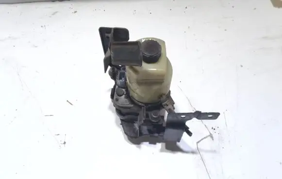 Ford Kuga I Power steering pump 4M513K514DA