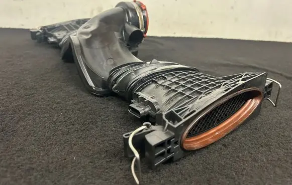 Mercedes-Benz E AMG W213 Mass air flow meter A6420902242 8061200005