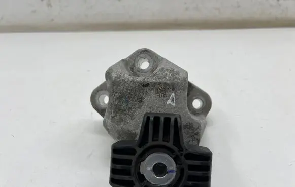 Polestar 2 Engine mounting bracket 32298843