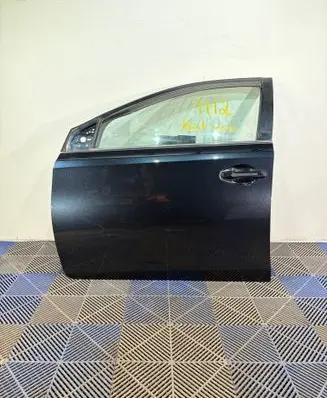 Toyota Auris E180 Front door 