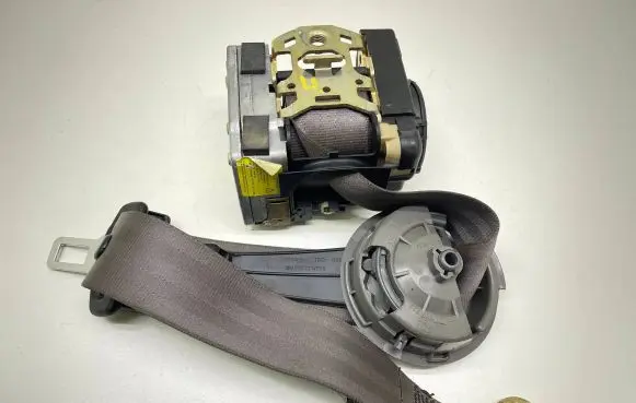 Audi A6 S6 C5 4B Rear seatbelt 4B5857805 33025784 100243526