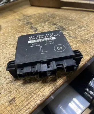 Mercedes-Benz C W203 Door control unit/module 2038202185 351369