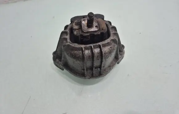 BMW X1 E84 Engine mount bracket 