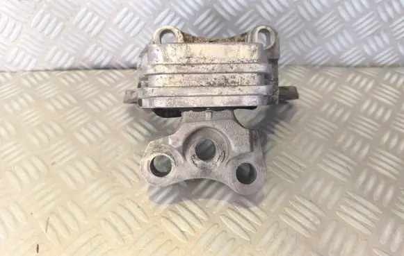 Alfa Romeo Giulietta Engine mount bracket