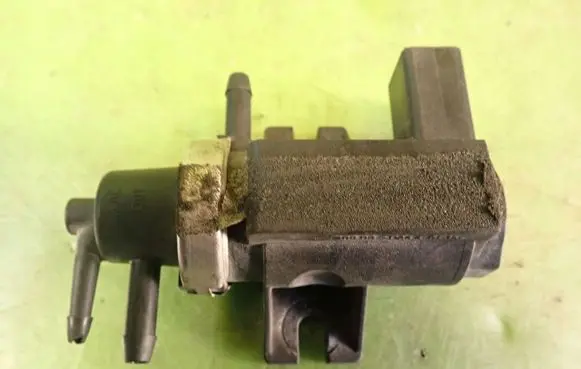 Seat Alhambra (Mk1) Breather valve 1J0906627