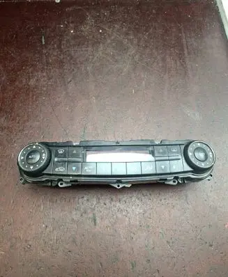 Mercedes-Benz E W211 Climate control unit 2118300685 00040402