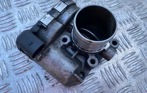 Renault Laguna III Throttle valve 8200330810 0281002681 H8200330812