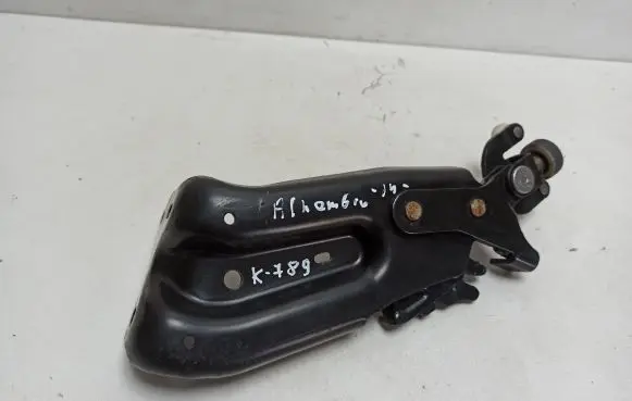 Seat Alhambra (Mk2) Sliding door lower roller guide/hinge 7N0843398D