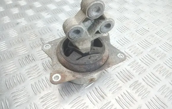 Opel Signum Engine mount bracket