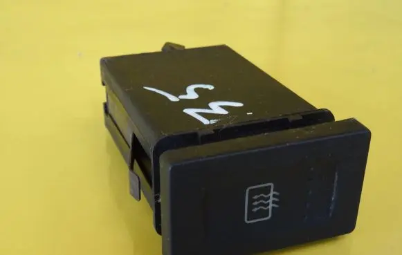 Volkswagen PASSAT B5 Windscreen/window heater switch 3B0959621D