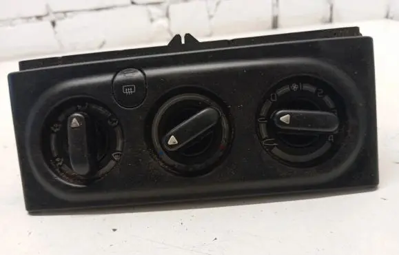 Renault Laguna I Climate control unit 9041703027