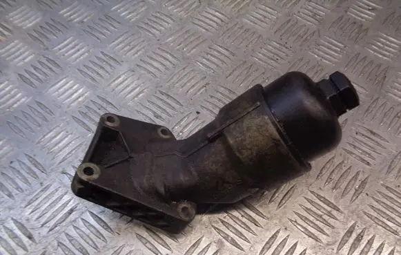 Mercedes-Benz Vaneo W414 Oil filter mounting bracket A1661800710