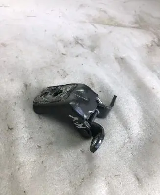 Nissan Juke II F16 Front door upper hinge