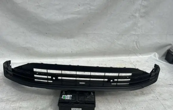 Volkswagen Tiguan Front bumper lower grill 5NA805903H 50044