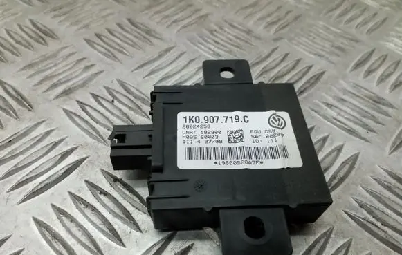 Audi A3 S3 8P Alarm control unit/module 1K0907719C