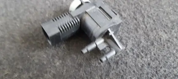 Audi A4 S4 B5 8D Turbo solenoid valve 1J0906283C