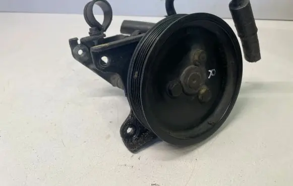 BMW 5 E39 Power steering pump 740858