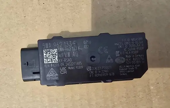 Volkswagen Golf VIII Aerial antenna amplifier 5WA962133E 2432211485 5NA962133E