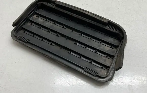 Nissan Navara D23 Quarter panel pressure vent 76804EB000