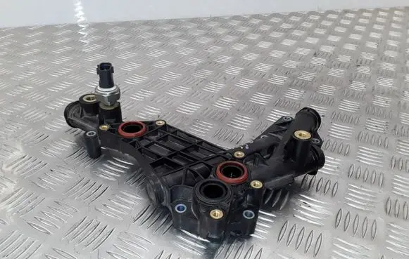 Oil filter mounting bracket