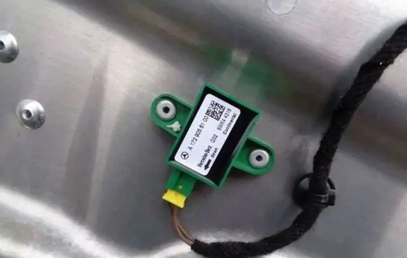 Mercedes-Benz E W212 Airbag deployment crash/impact sensor A1729056100