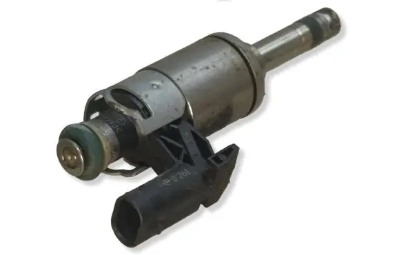Skoda Octavia Mk3 (5E) Fuel injector 04E133036A