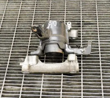 Toyota Verso-S Engine mount bracket