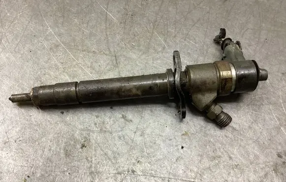 Volvo XC90 Fuel injector 31303259
