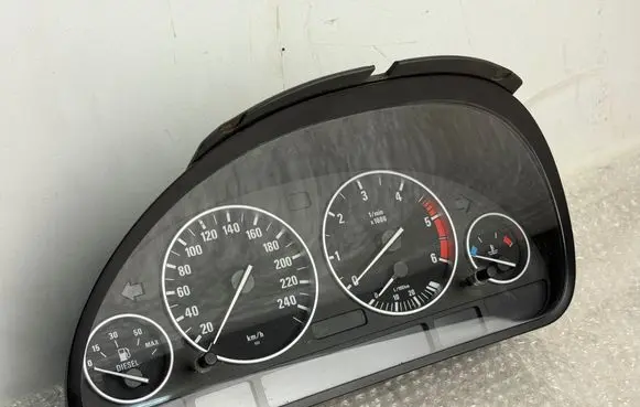 Speedometer (instrument cluster)