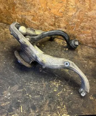 Front wheel hub spindle knuckle