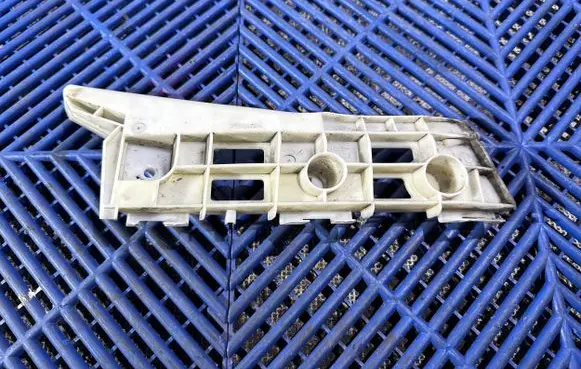Toyota Prius (XW30) Front bumper mounting bracket 5211547040
