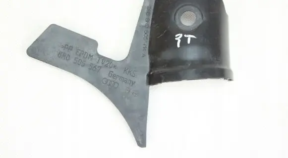 Audi Q5 SQ5 Fender mounting bracket 8R0505567N26