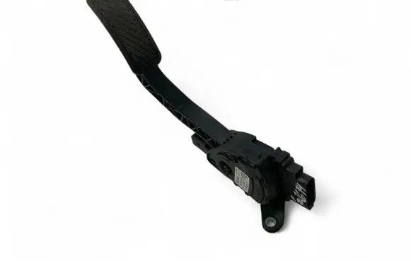 Accelerator throttle pedal